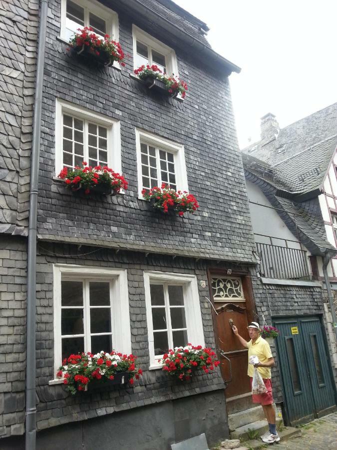 Der Kleine Globetrotter Bed & Breakfast Monschau Exterior photo